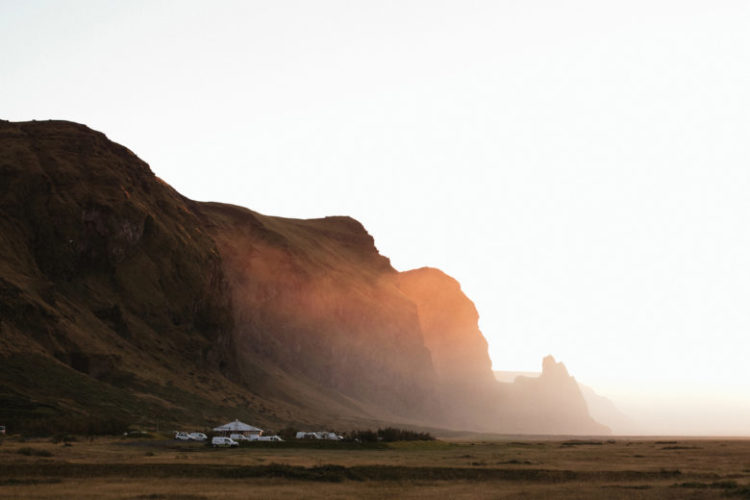 Isländische Landschaften schaffen eine wunderschöne Kulisse für jede Art von Hochzeit