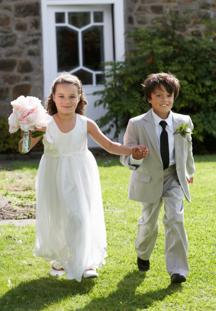 Kinder auf einer Hochzeit