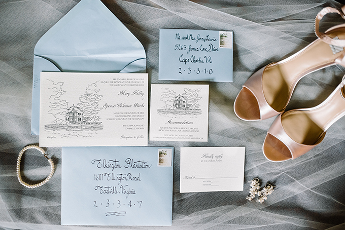 Blau Hochzeit stationären und Braut-Accessoires - Perlen-Ohrringe und ein Armband und rosa Schuhe