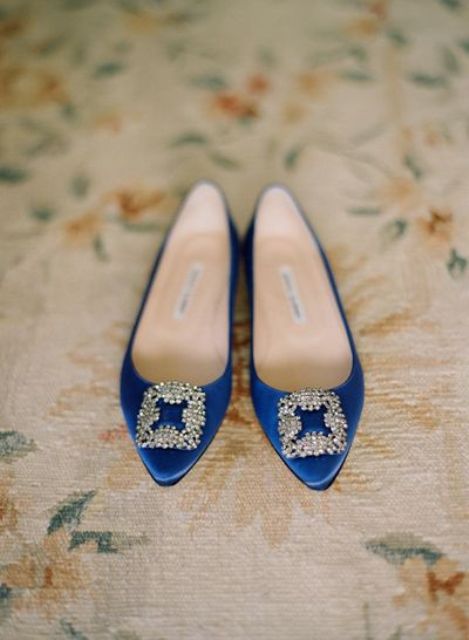 indigo-Hochzeits-Schuhe mit schicken großen Schnallen