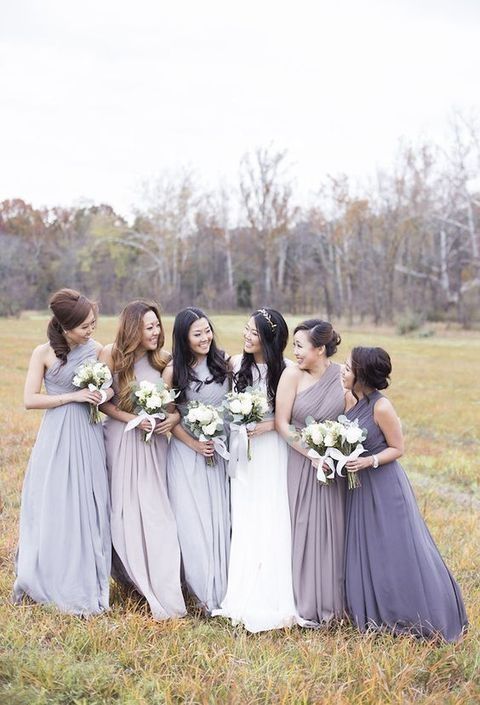 Lavendel Brautjungfern Kleid in verschiedenen Schattierungen zu zeigen, die den Stil jedes Mädchen