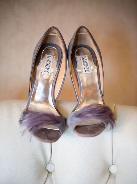 Grau-Lavendel Hochzeit Schuhe mit Federn von Badgley Mischka
