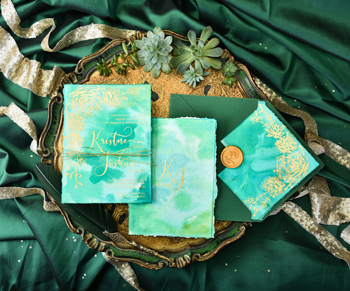 Der Hochzeits-Briefpapier wurde in Aquarell Smaragd, und mit gold Kalligraphie
