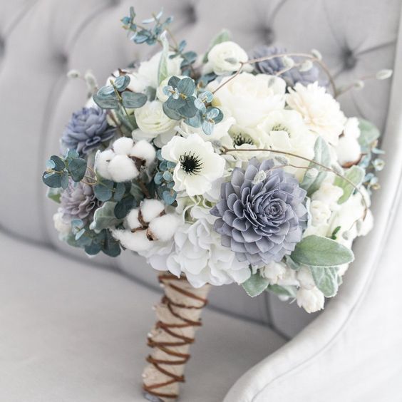 ein pastel wedding bouquet in hellgrün, Lavendel und cremigen Nuancen