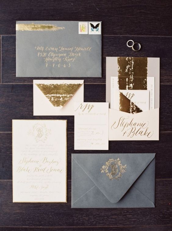 ein soft-Hochzeits-Einladung-suite in den Farben Grau, gold und weiß, mit gold-glitter