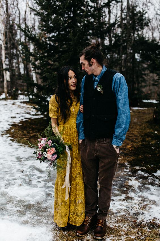 eine einzigartige boho Spitze Senf Hochzeit Kleid für eine Wald-oder Berg-Braut