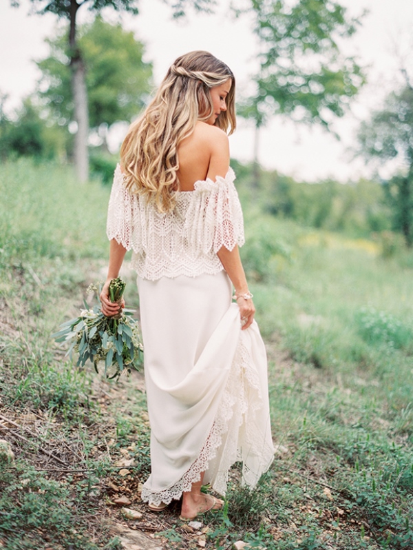 Picture Of stylish and pretty backyard wedding dresses 1