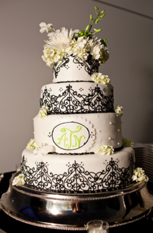 42 Gorgeous Black And White Wedding Cakes - Weddingomania