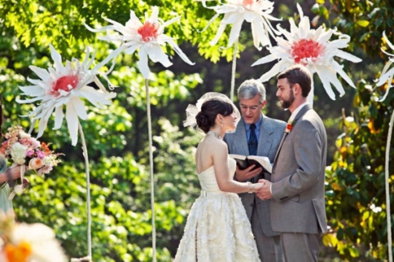 oversized white and pink blooms of paper are an eco friendly and cool idea for a wedding if you care about ecology