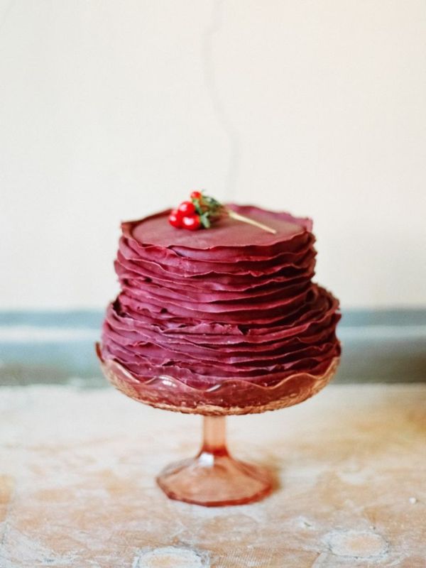 Stunning marsala wedding cake ideas  4