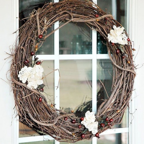 a classic rustic fall wreath of vine, with berries and lace blooms is a pretty solution for a vintage fall wedding