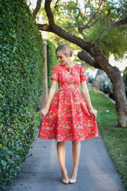 a red knee A-line floral dress with short sleeves and a high neckline is a very girlish idea