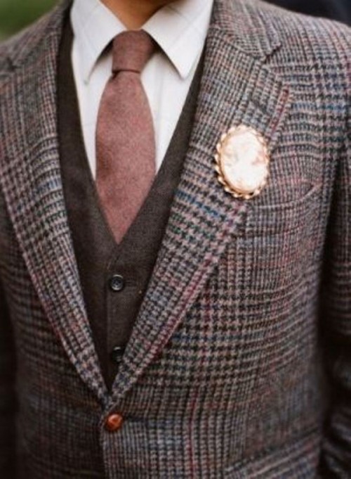a vintage look with a brown plaid blazer, a brown waistcoat and a mauve tie