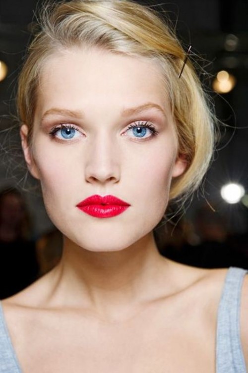 a bold wedding makeup with a red lip, accented eyes with a bit of mascara, a touch of blush and accented eyebrows