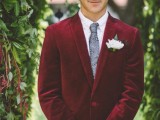a burgundy velvet blazer with a grey printed tie is a stylish combo for a fall or winter groom’s look