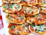 a simple bar with mini pizzas on a tray is very easy to organize yourself, just cover the table with a tablecloth and add a tray with pizzas