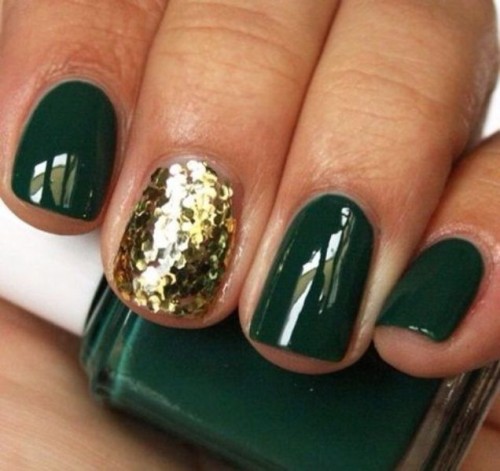 an emerald and gold sequin manicure is a fantastic idea for a bride or bridesmaid, it can be rocked in the fall