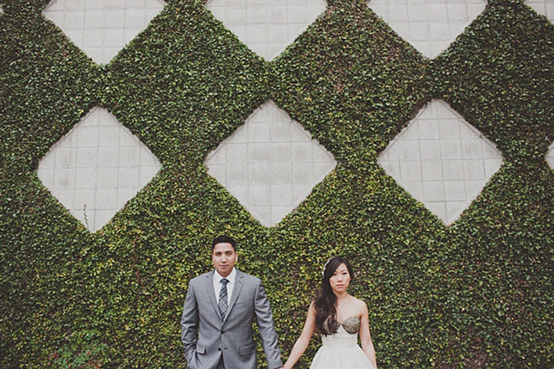 A greenery wall with tile geometric patterns is an amazing idea for a modern garden wedding