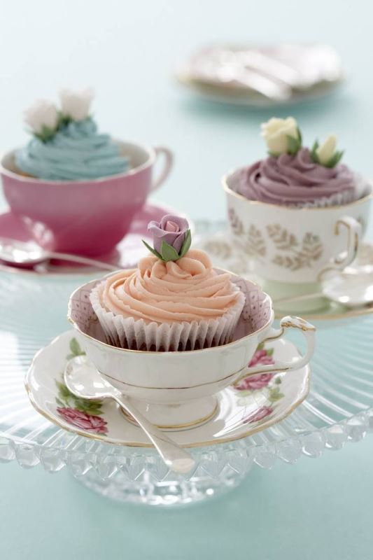 serve cupcakes in vintage tea cups for a vintage bridal shower party