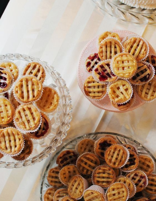 mini pies instead of usual cupcakes are a veyr cozy and homey idea for a winter or even fall wedding with a rustic feel