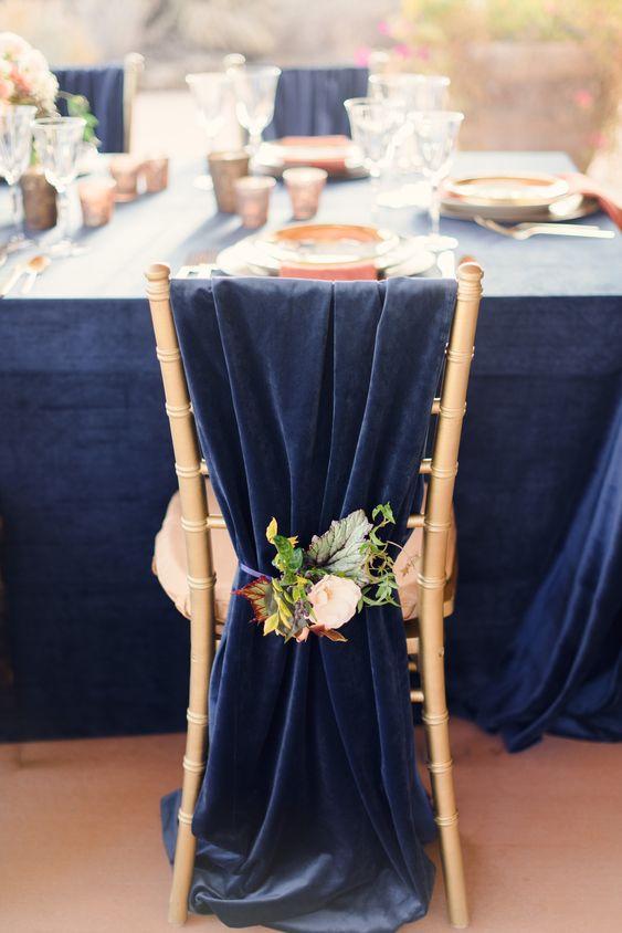 navy velvet and a bit of bloom and greenery is beautiful decor for a chic and refined wedding, it's amazing