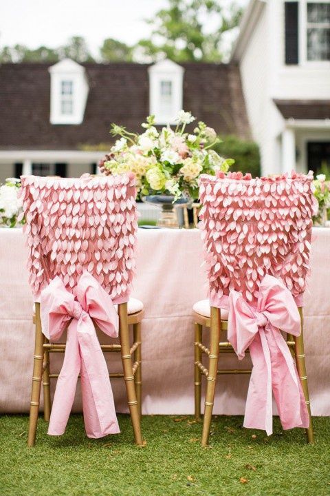 pink wedding chair covers with petals and large bows are amazing for a wedding with a pastel touch, they look glam and cool