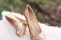 gold glitter wedding shoes are amazing for a modern glam wedding, a delicate touch of shine to your look