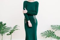 a fitting emerald wedding dress with a high neckline, long sleeves and gold embroidery