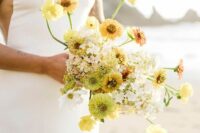 a modern coastal wedding bouquet in yellow, with smaller neutral fillers is a stylish idea to try
