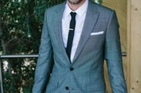a modern groom’s look with a grey pantsuit, a white shirt and a black skinny tie is a cool idea for a modern wedding