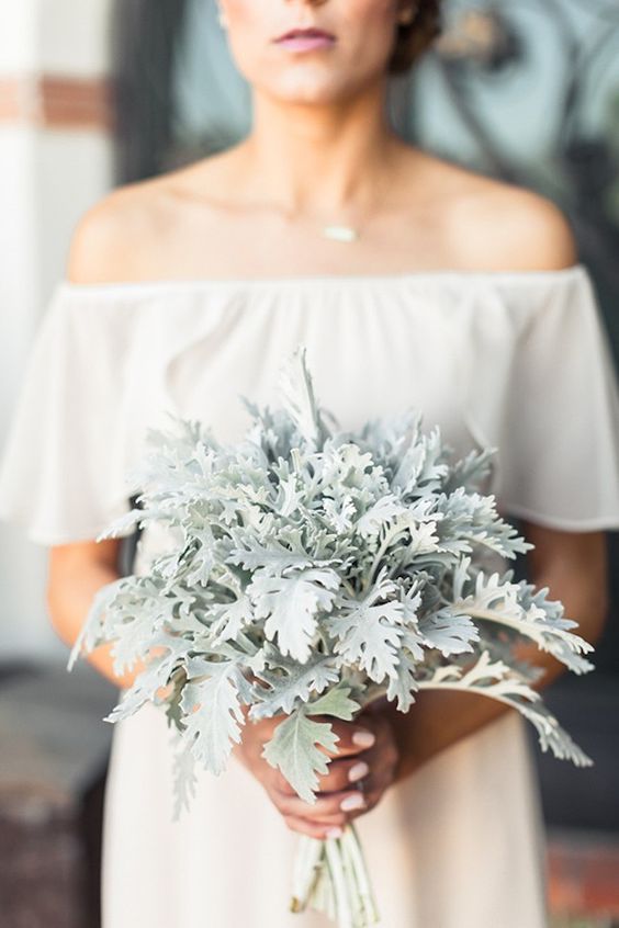 a pale millet wedding bouquet looks frozen and will give a unique look to a winter bride