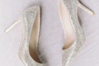 sparkling silver wedding shoes with a cool texture will make your outfit catchier and cooler