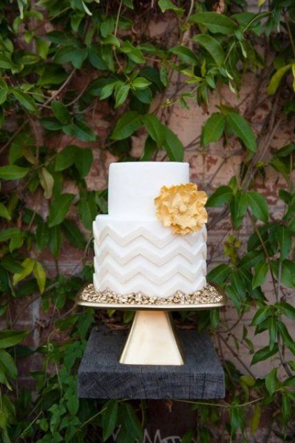 a stylish wedding cake with light grey chevron decor, a yellow sugar flower is a lovely idea for a mid-century modern wedding