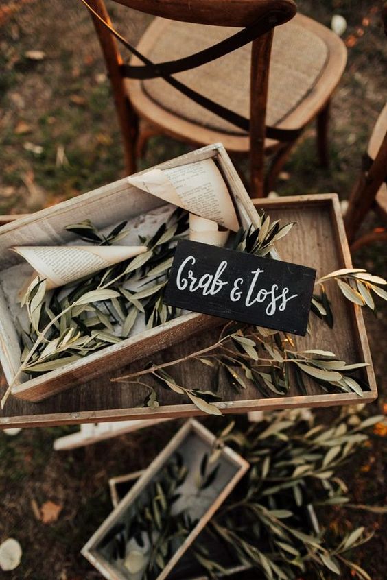 olive leaves and branches are all natural and will highlight your Tuscany wedding letting you embrace the location
