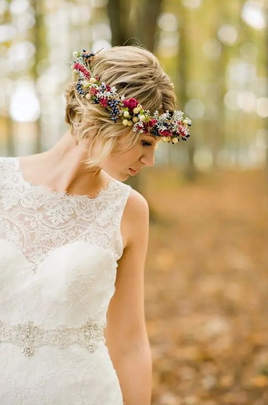 short wavy hair with a floral crown inspired by the fall, with berries and succulents