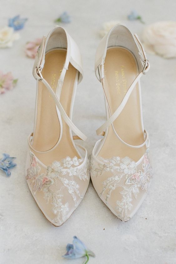 beautiful and delicate lace wedding shoes with butterfly appliques are amazing for a refined vintage wedding
