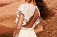 a dreamy boho lace wedding dress with a keyhole back, ruffle sleeves and a button on top is a lovely idea for a modenr boho bride
