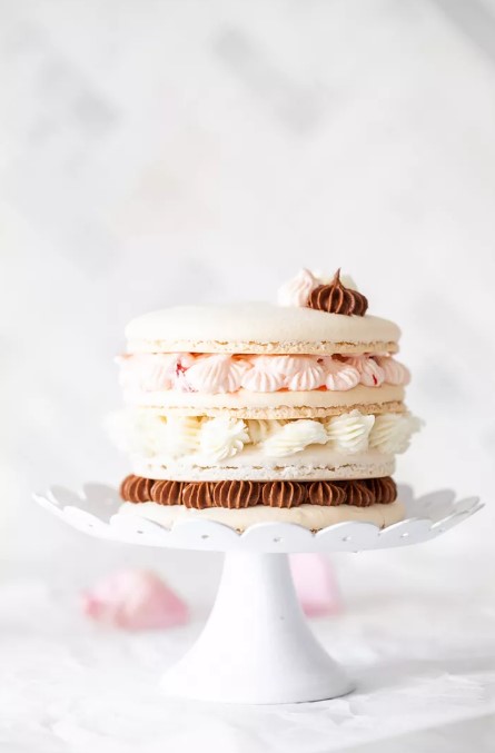 a unique wedding cake - a giant multi-tier macaron with delicious filling is a fantastic idea for a pastel wedding