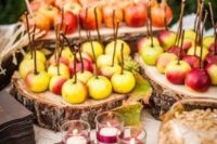 a fall wedding apple bar – what can be more natural than that for a fall wedding, add other fall fruits
