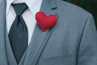 a felt heart wedding boutonniere is a bold accent and a cool idea for a Valentine’s Day wedding, it’s easy to craft it