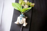 an R2D2 wedding boutonniere with berries and greenery is a fresh and bold idea for a groom who loves Star Wars