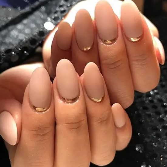 matta blush nails with glossy gold accents are like a fresh take on French manicure, with a touch of glam and chic