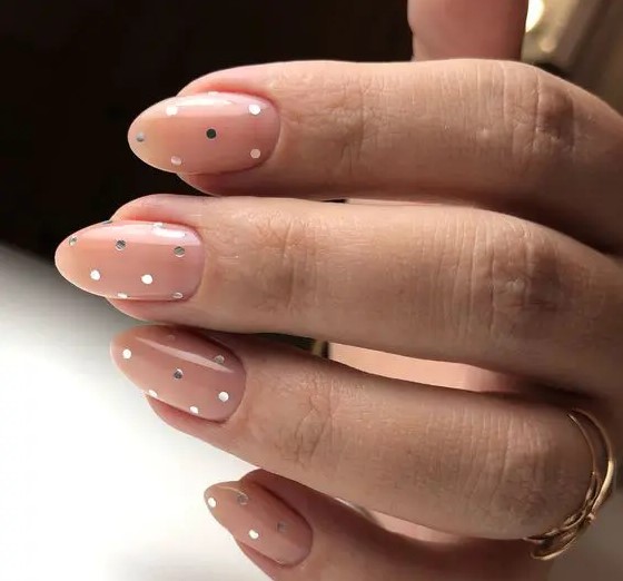 minimalist blush nails with silver polka dots is a very pretty and beautiful wedding manicure that you can wear anytime