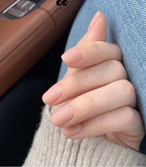 nude matte nails are idea for any kind of bridal look, in any season and with any style