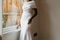 a catchy one shoulder mermaid wedding dress with buttons and a small train will be an unusual solution for a modern bride