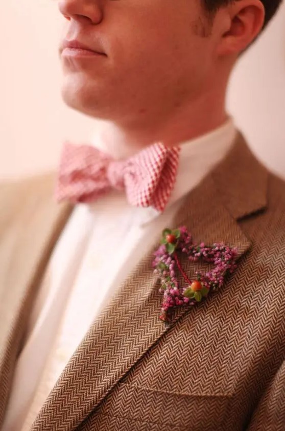 a pretty heart shaped floral boutonniere with berries is a lovely idea to add a romantic touch to the look