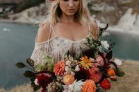 an unique wedding bouquet idea for a fall wedding