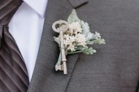 a vintage wedding boutonniere of neutral blooms, pale greenery and a vintage key is a lovely idea for a vintage groom’s look