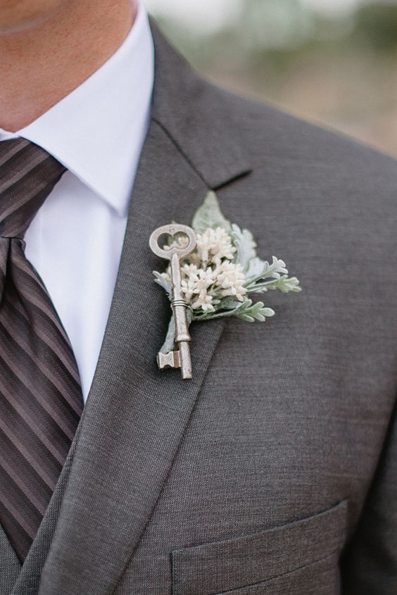 a vintage wedding boutonniere of neutral blooms, pale greenery and a vintage key is a lovely idea for a vintage groom's look