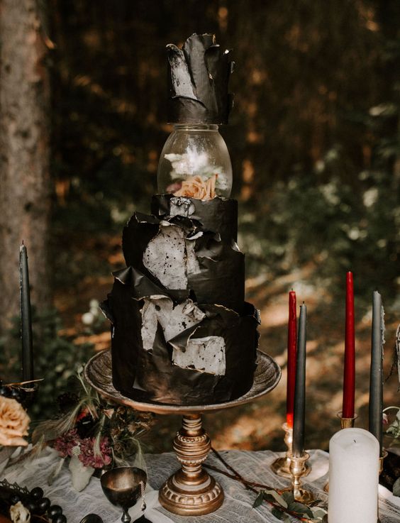 a black and white edge wedding cake with a gold edge and a bowl with a rose is a unique idea for Halloween